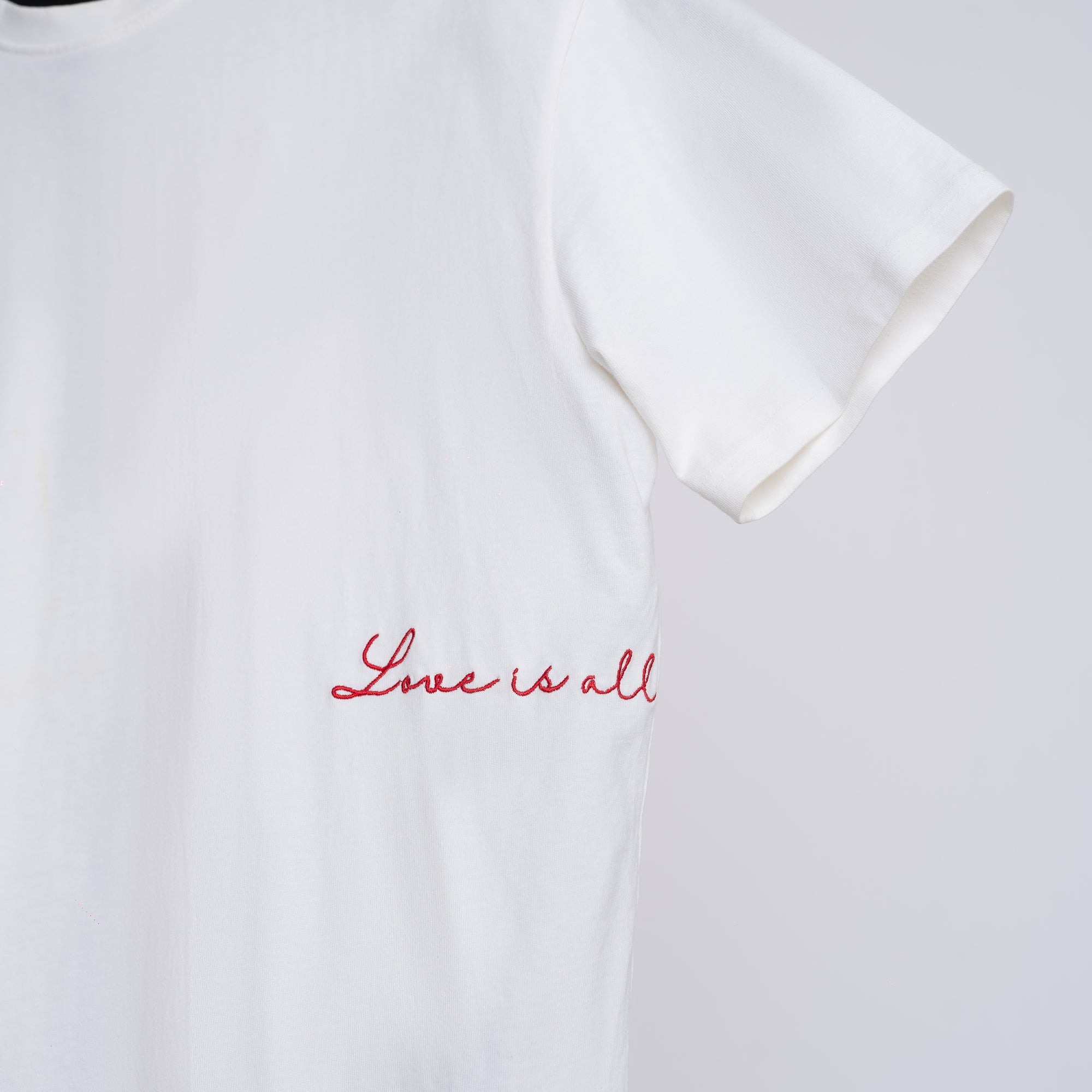 TRICOU LOVE IS ALL AROUND