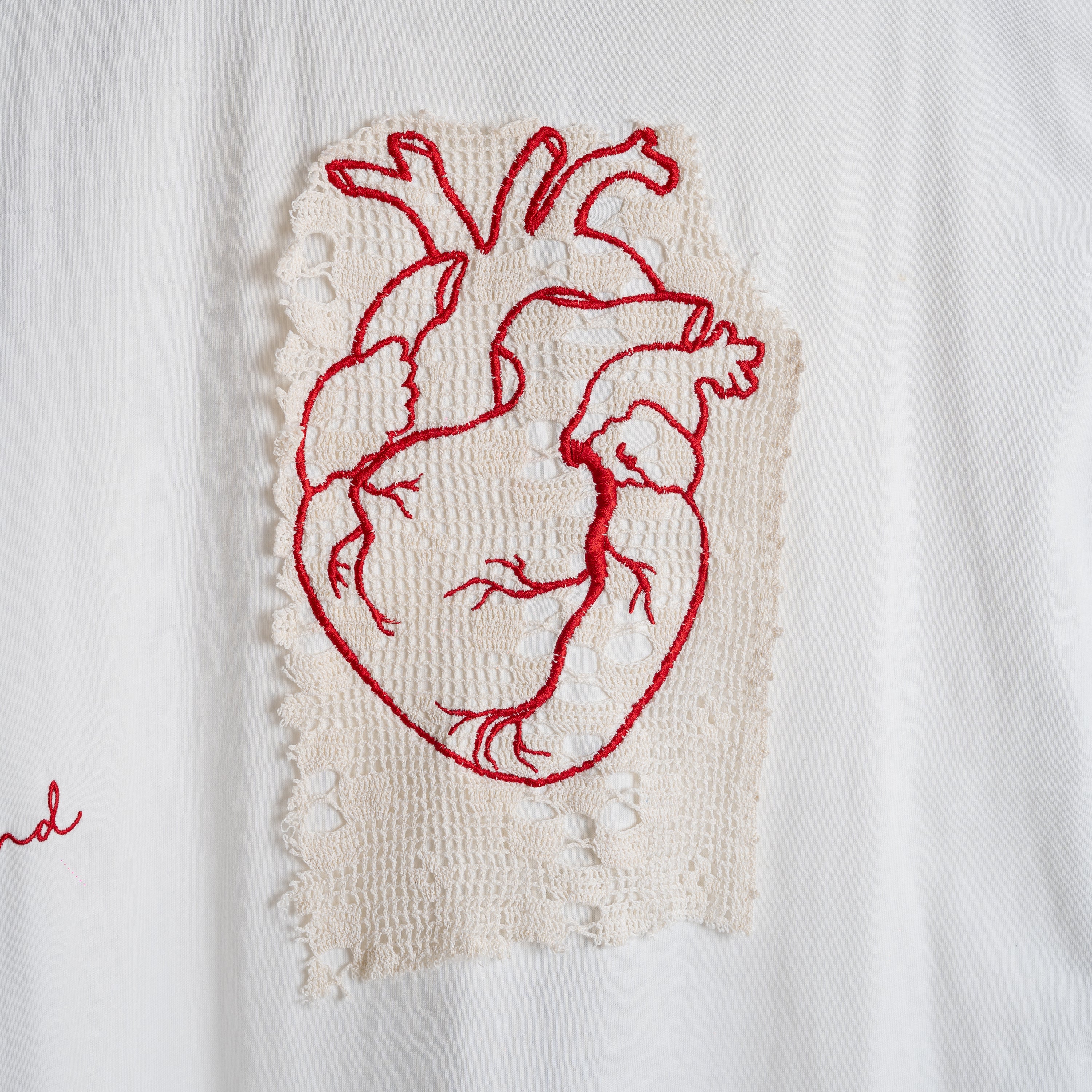 TRICOU LOVE IS ALL AROUND