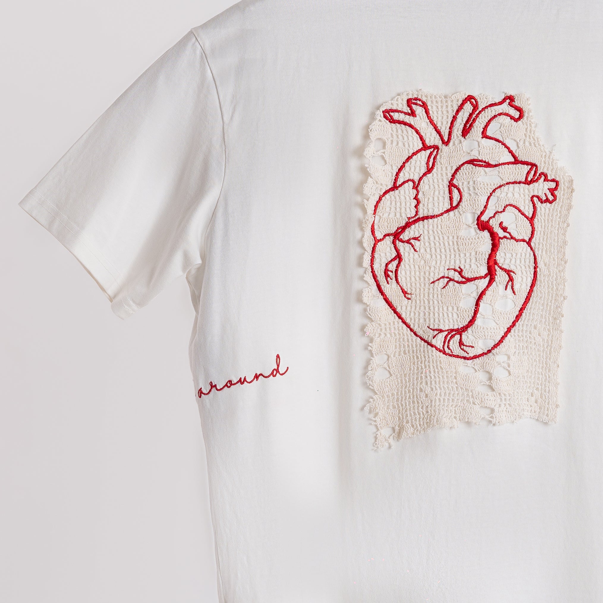 TRICOU LOVE IS ALL AROUND